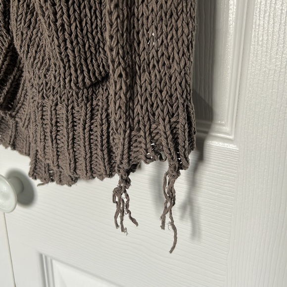 Abercrombie and Fitch Sweater - Picture 3 of 4